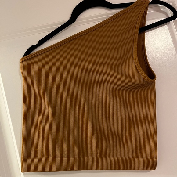 One shoulder top - Picture 2 of 3